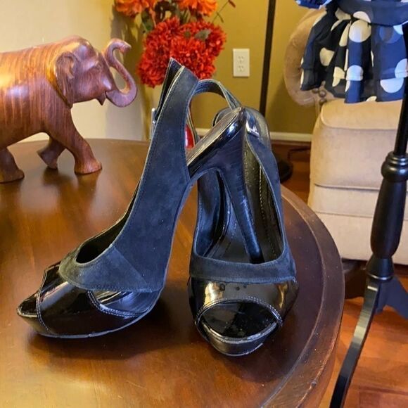 BCBGeneration Black Suede and Patent Leather Heels SZ 7 - Picture 1 of 4